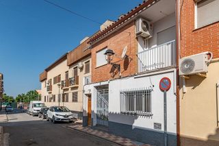 Casa adosada en venta en Albolote