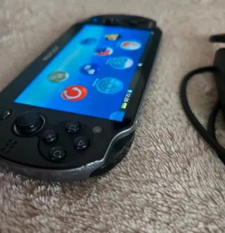 Sony PS Vita PCH-1004 Nera