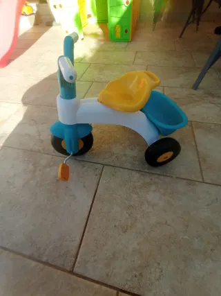 Triciclo a pedali per bambini