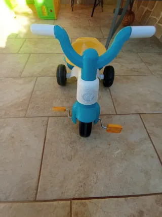 Triciclo a pedali per bambini
