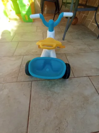 Triciclo a pedali per bambini