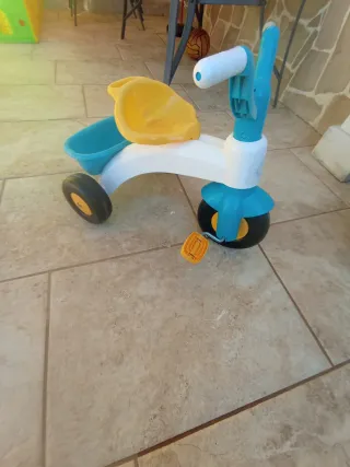 Triciclo a pedali per bambini