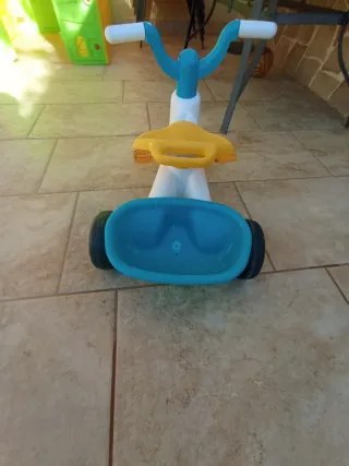 Triciclo a pedali per bambini