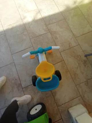 Triciclo a pedali per bambini