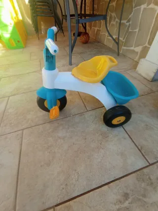 Triciclo a pedali per bambini