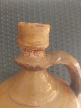Cántaro de barro antiguo