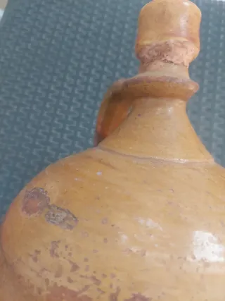 Cántaro de barro antiguo