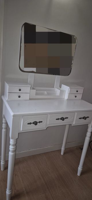 Tocador blanco con espejo