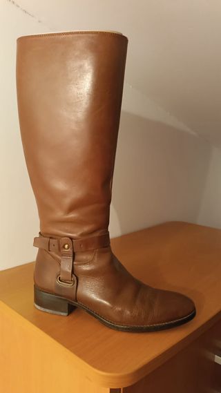 Botas altas de piel marrones