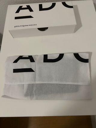 Porta móvil piel Adolfo Domínguez nuevo