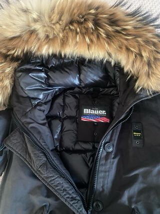 Abrigo Blauer Negro con Capucha de Pelo.