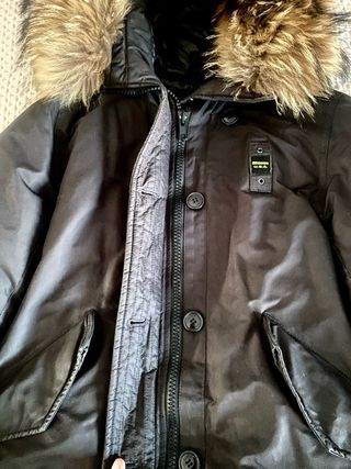 Abrigo Blauer Negro con Capucha de Pelo.