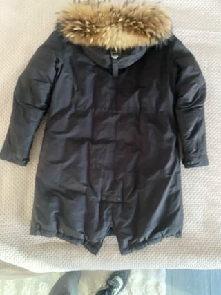 Abrigo Blauer Negro con Capucha de Pelo.