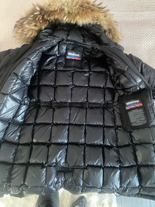 Abrigo Blauer Negro con Capucha de Pelo.