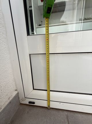 Puerta aluminio blanca