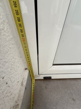 Puerta aluminio blanca