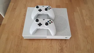 Xbox One S Blanca + 2 Mandos