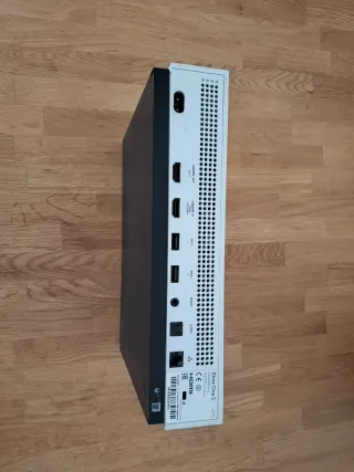 Xbox One S Blanca + 2 Mandos