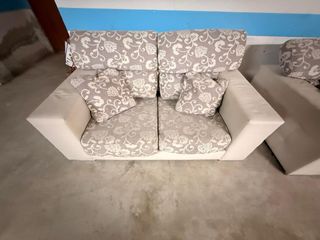 2 Sofás Beige y Marrón