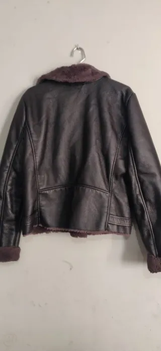 Chaqueta Cuero Sintético Negra con Borrego