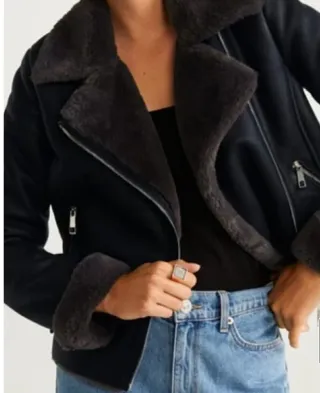 Chaqueta Cuero Sintético Negra con Borrego