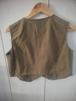 Chaleco corto SHEIN verde oliva