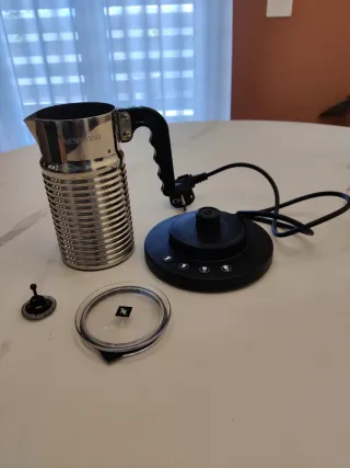 Montalatte cappuccinatore Nespresso Aeroccino 4