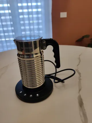 Montalatte cappuccinatore Nespresso Aeroccino 4