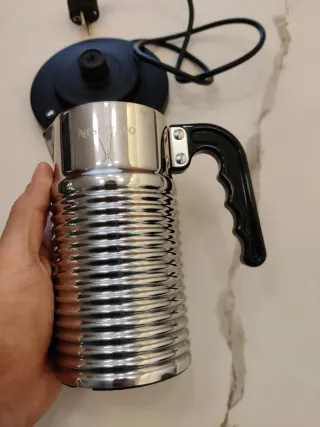 Montalatte cappuccinatore Nespresso Aeroccino 4