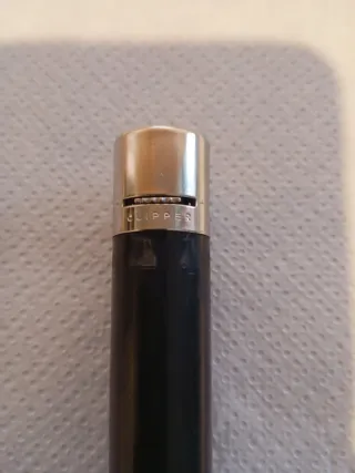 Mechero Clipper regulable negro y plateado