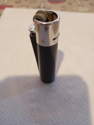 Mechero Clipper regulable negro y plateado