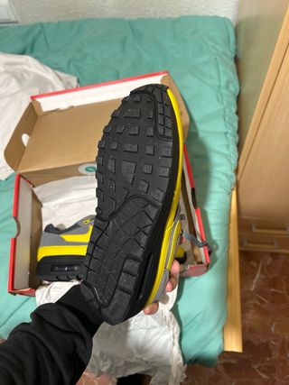 Nike Air Max 1 ESS Gris/Amarillo *ORIGINALES*