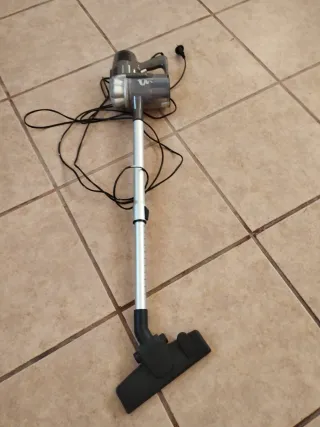 Aspiradora de mano con cable