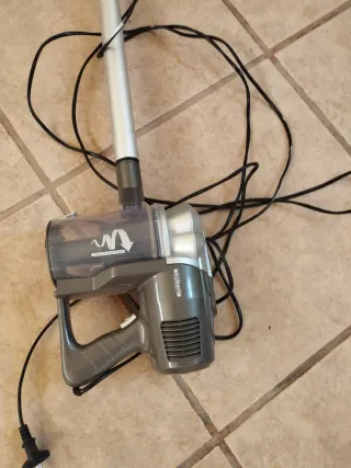 Aspiradora de mano con cable