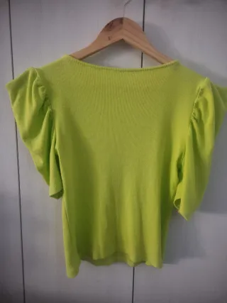 Camiseta verde manga corta con escote