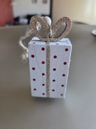 5 decorazioni in legno+ 3 in legno bianco