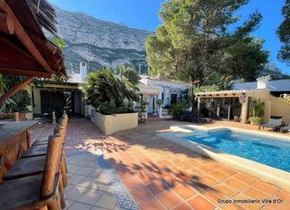 Chalet en venta en El Montgó en Dénia