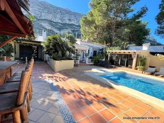 Chalet en venta en El Montgó en Dénia