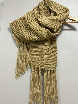 Bufanda tejida color beige