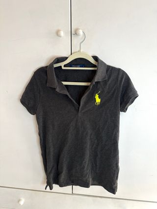 Polo Ralph Lauren Golf gris con logo amarillo