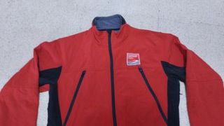 Chaqueta deportiva roja y negra Talla XL