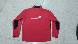 Chaqueta deportiva roja y negra Talla XL
