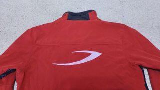 Chaqueta deportiva roja y negra Talla XL