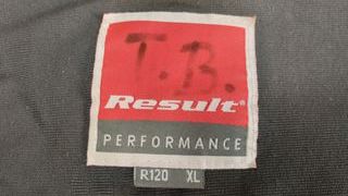 Chaqueta deportiva roja y negra Talla XL