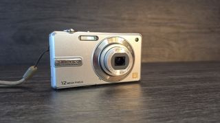 Panasonic DMC-F3 Cámara Digital 12.7 MP Plata