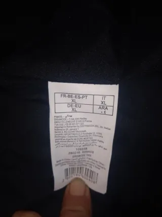 Abrigo negro con cuello de pelo