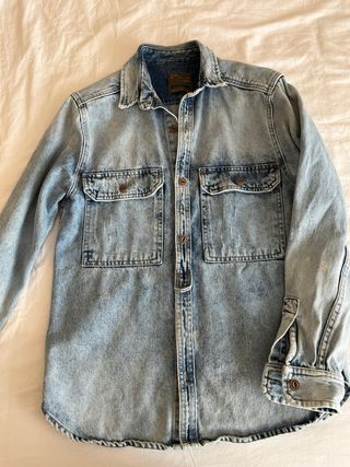 Chaqueta vaquera desgastada