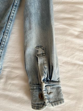 Chaqueta vaquera desgastada