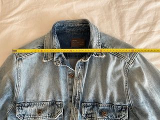 Chaqueta vaquera desgastada