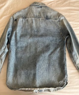 Chaqueta vaquera desgastada